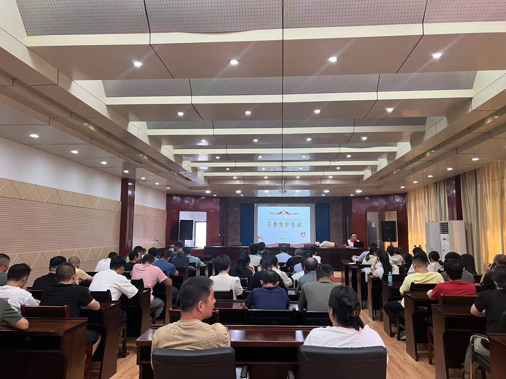 桐城市紅十字會(huì )走進(jìn)市供水集團開(kāi)展應急救護培訓