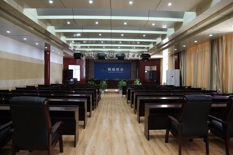 寬敞整潔的多功能報告廳