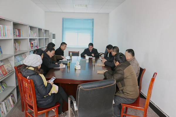 市委宣傳部副部長(cháng)伍堅強帶隊深入新聯(lián)村開(kāi)展年終慰問(wèn)工作