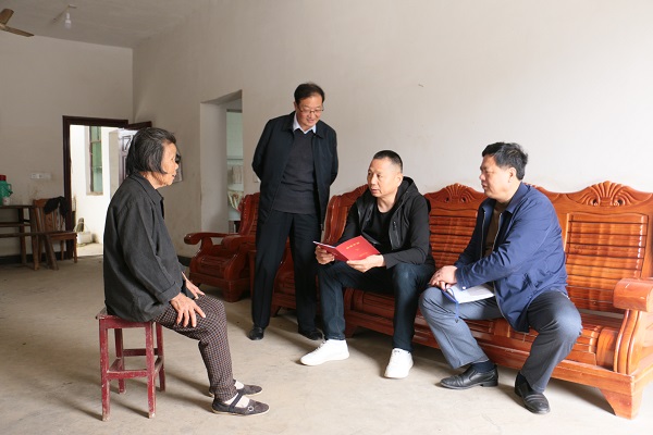 調整充實(shí)幫扶力量 深入農戶(hù)走訪(fǎng)對接