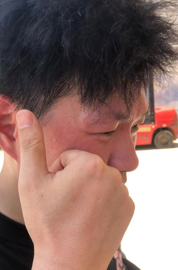 高溫下的供水抄表員：走街串巷，只為精準和擔當